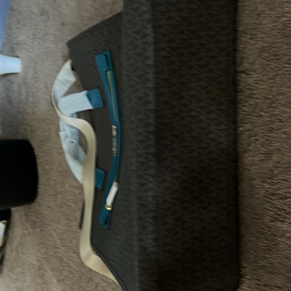 Brand new Michael Kors teal accent bag - Picture 5 of 8